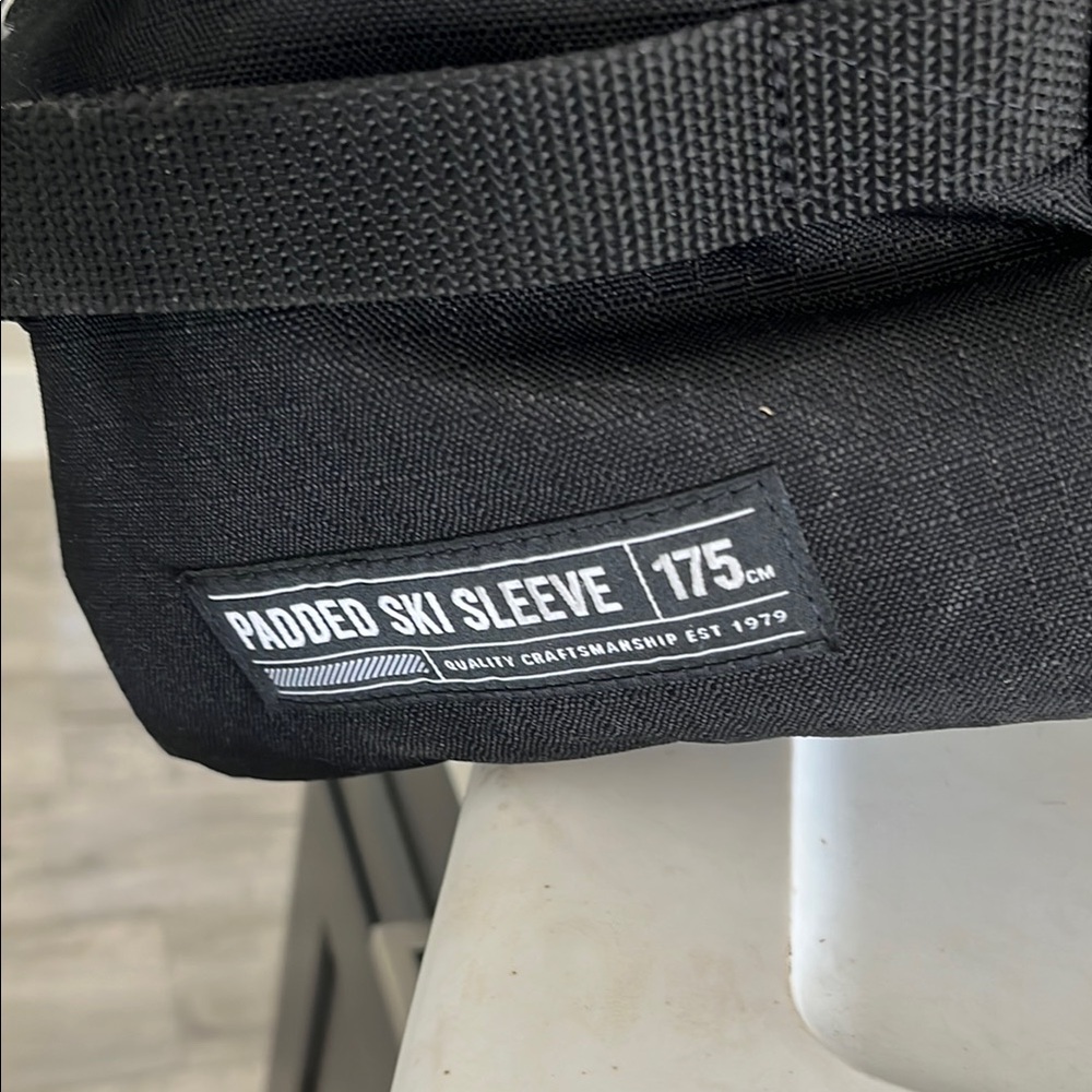 Dakine Black Padded Ski Sleeve Bag